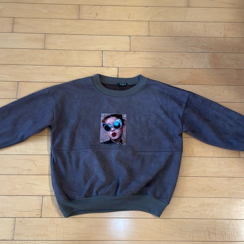 Vintage gray velvet sweatshirt in amazing condition